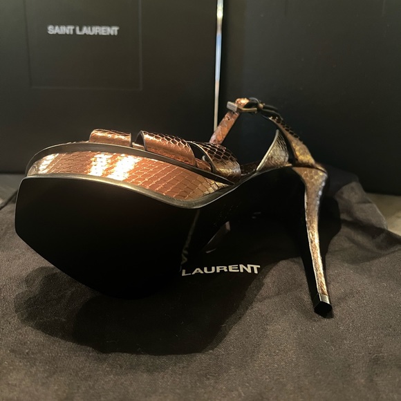Saint Laurent
Tribute 135mm metallic-effect sandals - Picture 7 of 11